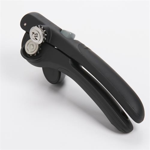 https://www.kitchenboutiqueus.shop/wp-content/uploads/1696/20/oxo-can-opener-black-oxo-good-grips_2.jpg